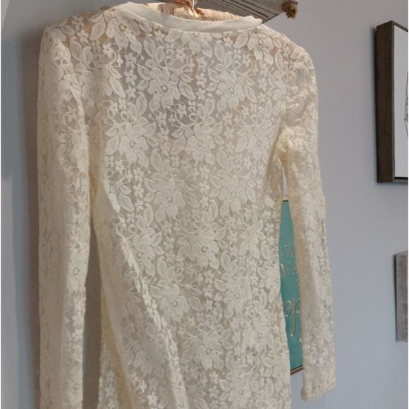 💰3/$30 Lace long sleeve - Picture 6 of 7